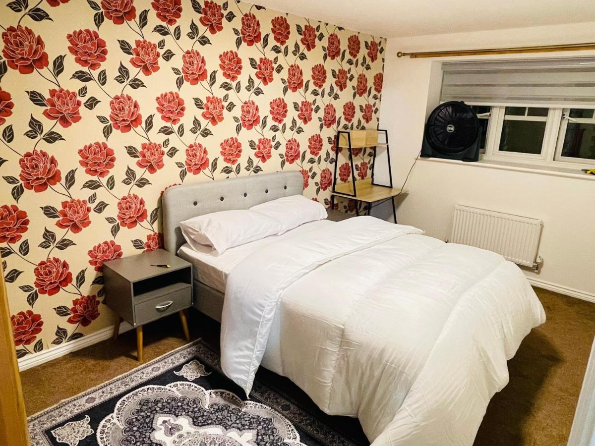 Watan Cottage - Spacious 3 Bedrooms Entire House With Beautiful Outdoor Garden Manchester Exterior photo